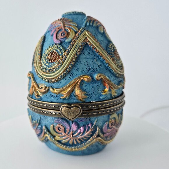 Pair of Ornate embossed Egg Heart Hinged Trinket boxes - Picture 8 of 13